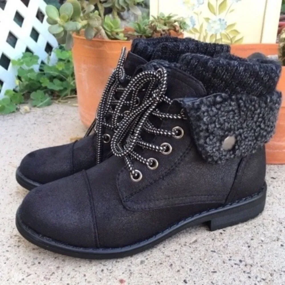 CUTE FAUX SHERPA LACE UP LIGHTWEIGHT BLACK ANKLE BOOTS NEW IN BOX‎